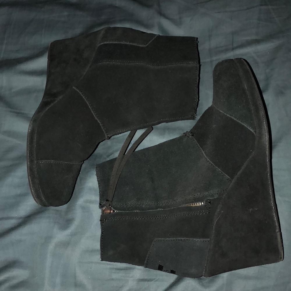 Toms Black bootie wedges